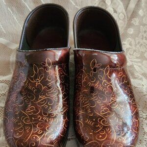 Women's Dansko Shoes Size 39  U.S.8 Brown Design Patient Leather